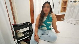 सैलून में मेरी देसी सौतेली बहन की बगल के बाल काटते हुए, उसका सौतेला भाई उसे जबरदस्त तरीके से चोदने लगा।