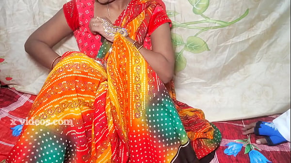 गरमा-गरम देसी बीबी की रसीली चुदाई, हिंदी में गंदी आवाज़ के साथ