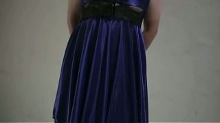 NGENTOT CEWEK INDO GAUN SATIN BIRU SAMPAI KELUAR DI DALAM – CREAMPIE TANPA KONDOM