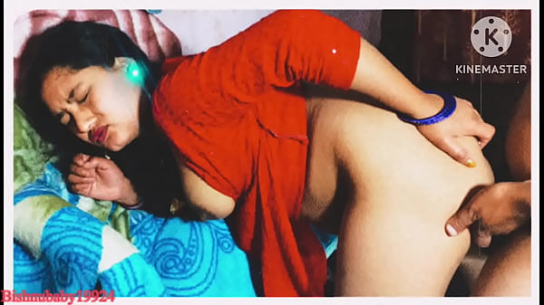 Pacar Tercinta Dibuka dengan Gaya Desi yang Menggoda