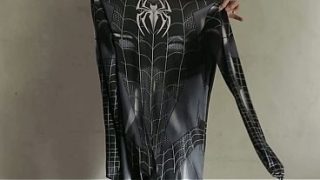 NGENTOTIN CEWEK COSPLAY SPIDERMAN HITAM SAMPAI KELUAR DI MEMEK BERKALI-KALI