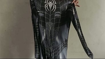 NGENTOTIN CEWEK COSPLAY SPIDERMAN HITAM SAMPAI KELUAR DI MEMEK BERKALI-KALI