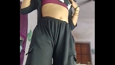Cowgirl Goyang Hot, Suami Indian Bhabhi Ngentot Pussy Istri dengan Audio Hindi yang Menggairahkan