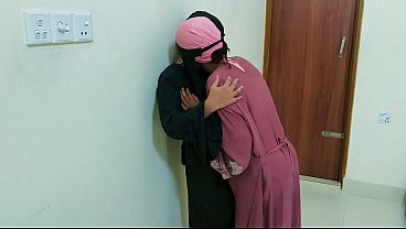 Desi bhabhi panas masak sendiri di rumah