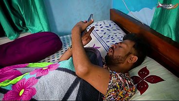 ADIK TIRI DESI GENJOT KERAS KAKAK TIRI SAAT HANYA BERDUA DI RUMAH FILM LENGKAP (SUARA HINDI)