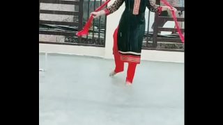 Tarian Goyang Seksi Desi di Vigo