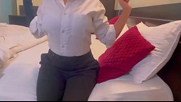 Mantan pacar Desi yang udah nikah sama orang lain, kini vaginanya jadi longgar dan pantatnya yang montok