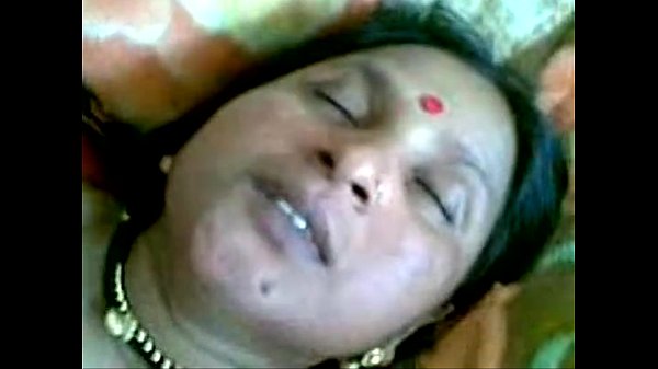 Bibi Desa India Menggoda dengan Liar Saat Suami Pergi – XVIDEOS.COM