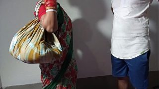 बर्तन बेचने आई गर्म आंटी को जमकर चोदा – हिंदी में गरमा गरम कहानी