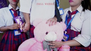Gadis India seksi dan saudara tiri panas beradegan intim dalam bahasa Hindi