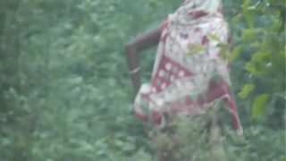 Wanita Desi mengencingi dengan penuh gairah