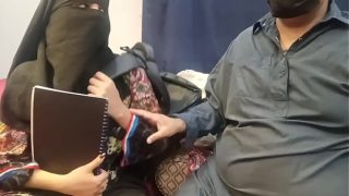 Gadis Berjilbab Digoyang Gurunya di Kamar Kos