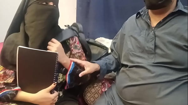 Gadis Berjilbab Digoyang Gurunya di Kamar Kos
