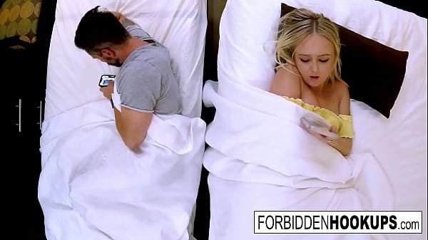 Gadis Seksi Berhubungan Terlarang dengan Kakak Tiri!