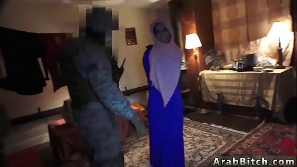 Arab dan Cina Beraksi dengan Gadis Lokal Berambut Kuncir