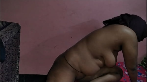 Putri tiri tak sengaja lihat ‘senjata’ teman ayahnya dan langsung panas membara
