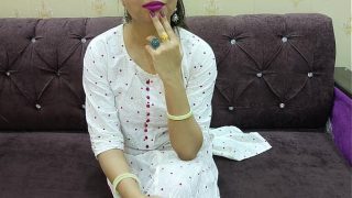 Mau lihat kemesraan ranum gadis India? Nikmati hasrat yang membara dan biarkan nafsu liar membawamu pada kenikmatan tak terbatas.