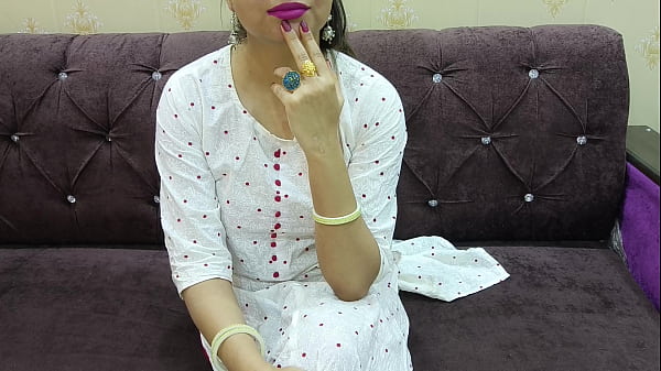 Mau lihat kemesraan ranum gadis India? Nikmati hasrat yang membara dan biarkan nafsu liar membawamu pada kenikmatan tak terbatas.