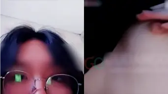 Abg Chindo pamer memek pink mulus di OmeTV