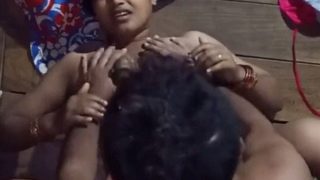 Istri desa bergoyang seksi digencet habis-habisan oleh suaminya