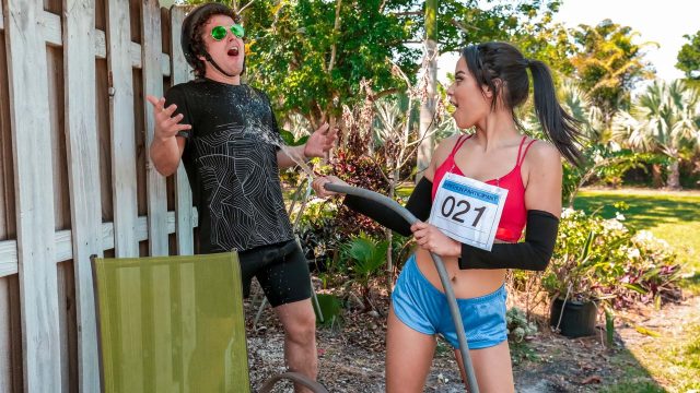 Maya Bijou Digoda Pelatihnya, Robby Echo, dalam Latihan Maraton yang Panas dan Menggoda