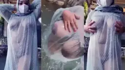 Tante Jilboobs Pamer Payudara Pakai Baju Tipis di Tempat Umum