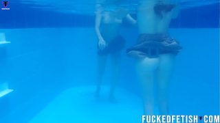 Yessica Bunny dan Helen Star, Duo Seksi Menggoda di Kolam Renang