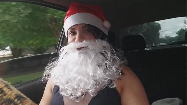 Bianca foi tirar uma foto pro Papai Noel e acabou sentando no peru de Natal.
