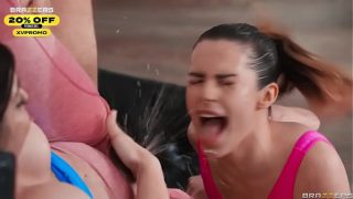 Klub Muncrat Brazzers: Keira Croft & Chanel Camryn Basahi Ranjang, Pakai Kode Promo xvpromo!