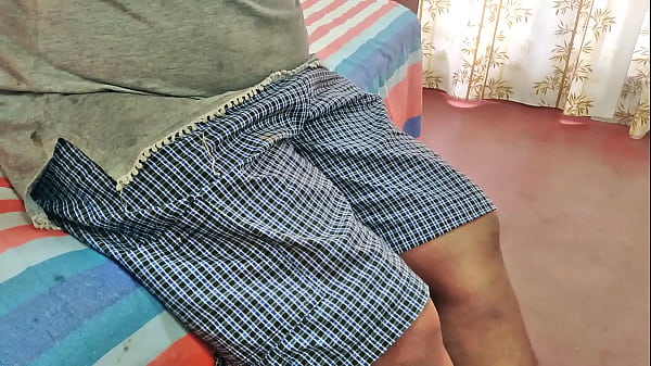 Mau main dengan bokong montok ibu tirimu yang bikin panas?
