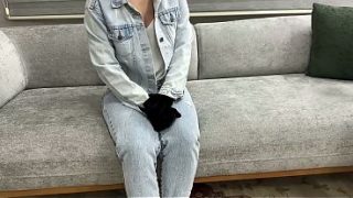 Cepat, sebelum ibu tiriku pulang dan menemukan kita