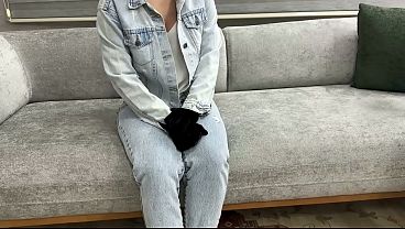 Cepat, sebelum ibu tiriku pulang dan menemukan kita