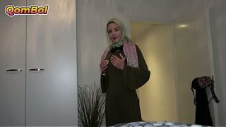 Adik Tiri Berhijab yang Menggoda Ingin Bercinta Sebelum Orang Tua Pulang