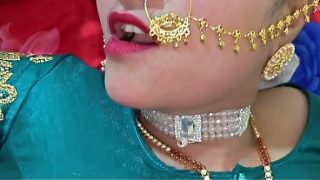 Pasangan India Seksi Bercinta Romantis di Kamar dengan Audio Hindi yang Jelas