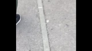 Jilbab bergoyang pantat montok