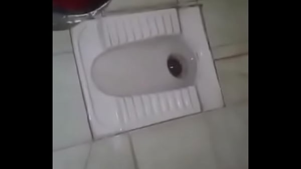 Pasangan desi ngewe di kamar mandi