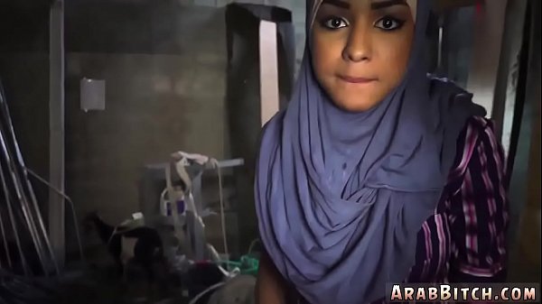 Gadis Arab dan Wanita Muslim Goyang Pantat di Titik Jatuh, 23km dari Kota