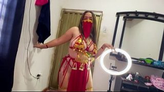 Goyangan panas gadis Arab putih montok, 18 tahun, buatan rumah, subtitle Inggris.