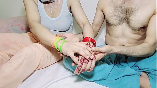 Bhabhi Punjab Muslim Ngentot Anal, Suami Orang Sange Goyang Pantat Besar Doggy Style dengan Audio Hindi