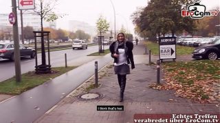Gadis Turki Jerman digiring ke tempat mesum di jalanan untuk aksi seks publik