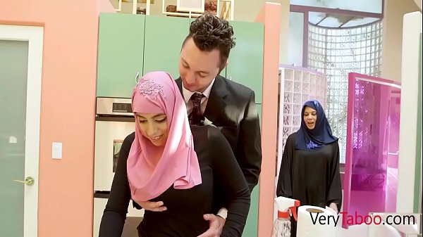 Putri Arab Berjilbab Menggoda Ella Knox dengan Gaya Liar