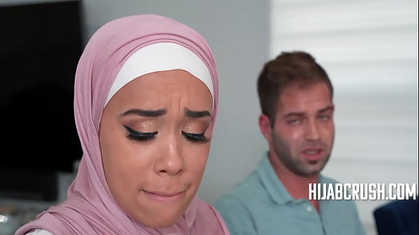 Bantuin stepsi Arabku lepasin hijabnya biar nggak kaku, biar makin liar