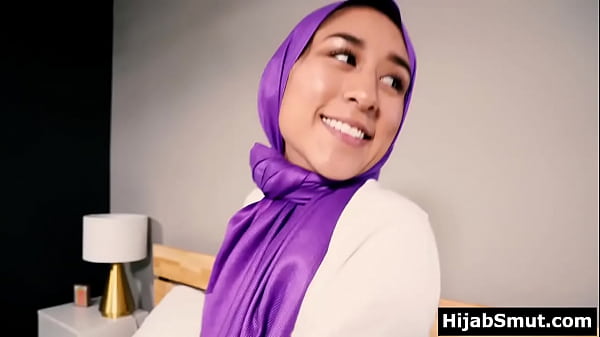 Gadis Arab berhijab berani berhubungan intim tanpa izin orang tua