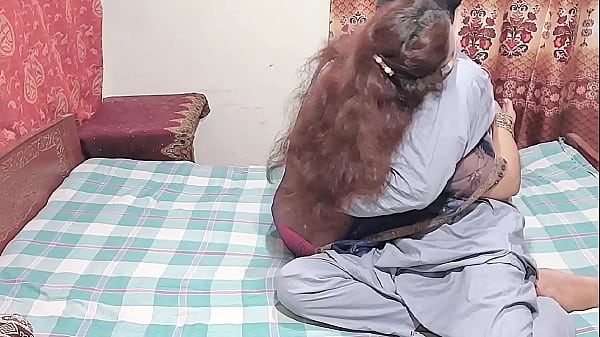 Bini orang India lagi sange berat, crot di mana-mana.