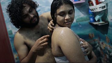 Cewek India Mandi Bareng, Panasnya Bikin Mampus