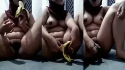 Barbielala pamer jilboobs, omek pake timun dan pisang, bikin makin greget.