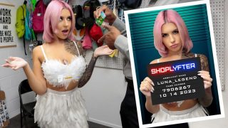 Cewek nakal colong permen di toko, trus digeledah sambil digebukin polisi mesum