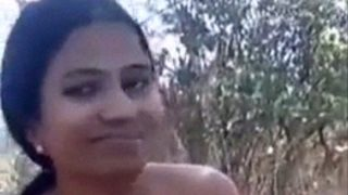 Desi kampung pelacur telanjang di luar ruangan