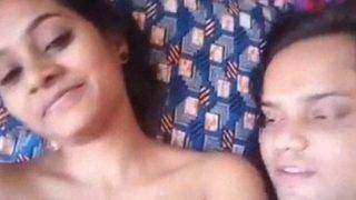 Desi lovers telanjang bulat saling tantang