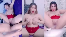 Gak puas ngentot, lanjut main dildo sendiri sampe muncrat.